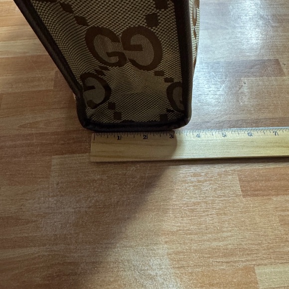 Brown and tan tote bag with optional red and green strap - Picture 9 of 15